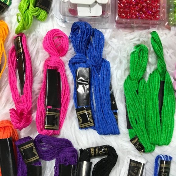 Alex Friendship Bracelet Party Set - Picture 8 of 11